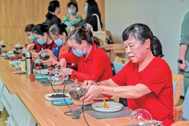 “福粥”添福气　长者好“食”光